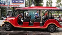 Mobil-mobil ini terparkir sekitar kediaman Erina Gudono, Purwosari, Sleman, Yogyakarta, Jumat (9/12/2022).