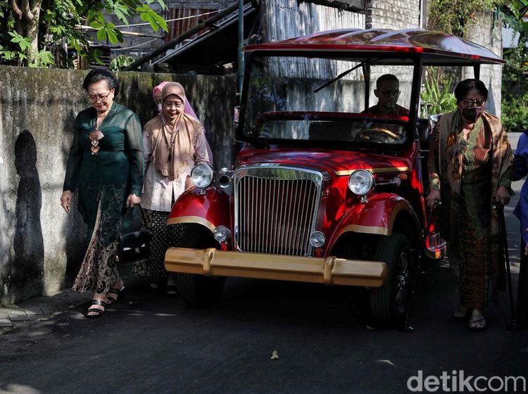 Mobil Listrik Siap Antar Tamu Undangan Pernikahan Kaesang-Erina