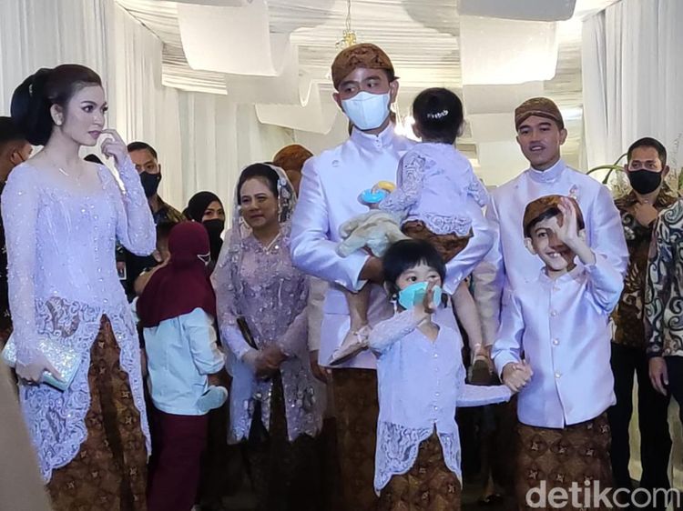 Potret Jan Ethes-Sedah Mirah Kompak Dadah-dadah di Midodareni Erina