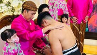 Jokowi pun menepuk pundak Kaesang beberapa kali. Laily Rachev/Tim Media Pernikahan Kaesang-Erina.