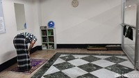 Musala di MBK Center Bangkok dapat diisi hingga 5 orang. Ini adalah musala untuk laki-laki dan untuk wanita terpisah di lantai lain.