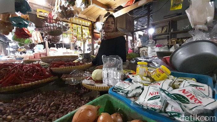 Pedagang pasar di Sumedang.