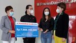 Warga Medan Terima Klaim Asuransi Rp 7,8 M