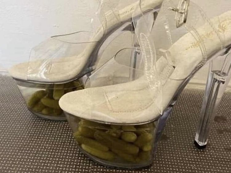 Bukan di Piring, 10 Makanan Ini Disajikan di Dalam Sepatu hingga Gagang Pintu