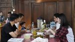 Pesona Selvi Ananda Saat Jajan hingga Temani Jan Ethes Makan