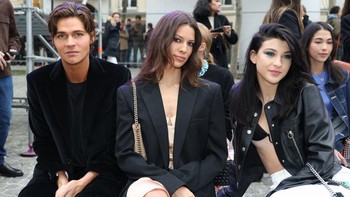 Phoebe Adelle Gates lahir pada 14 September 2002, merupakan anak ketiga atau bungsu pasangan Bill Gates dan Melinda. Berarti saat ini usianya tepat 20 tahun. Kakaknya adalah Jennifer dan Rory. Jennifer sendiri sudah menikah dengan atlet berkuda Nayel Nassar dan sedang mengandung. Foto: Getty Images