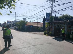 Brakkk! Pria Seririt Tewas Ditabrak Saat Nyeberang di Jalan Singaraja