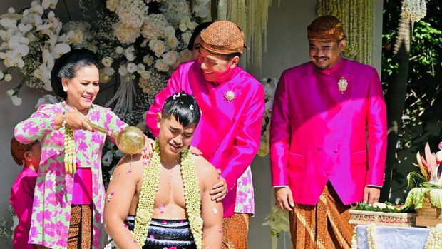 Potret Jokowi dan Iriana saat siraman Kaesang Pangarep, Jumat (9/12/2022).