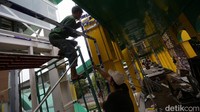 Pembangunan revitalisasi JPO Matraman ini, ditargetkan selesai pada akhir Desember 2022.