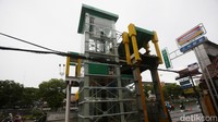 Dikedua sisi JPO ini akan dilengkapi lift.Dengan adanya lift ini, dapat memudahkan penyandang disabilitas, ibu hamil dan lansia untuk menyebrang menggunakan JPO.