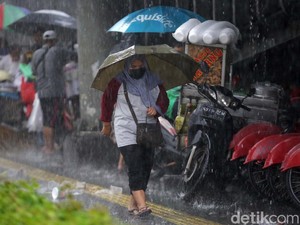 Apa Itu Siklon Tropis Freddy Penyebab Hujan dan Angin Kencang RI?