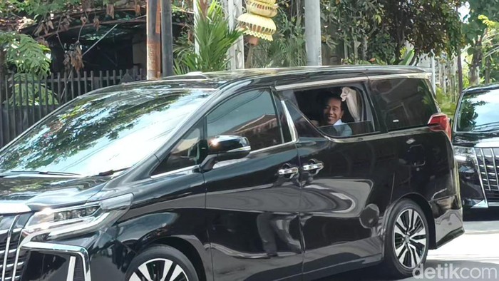 Presiden Joko Widodo (Jokowi) bertolak menuju Jogja dari kediaman pribadinya di Sumber, Solo, Jumat (9/12/2022).
