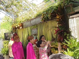 Filosofi Janur Kuning dalam Pernikahan Adat Jawa Beserta Fungsinya