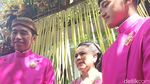 Cantiknya Ibu Negara Pakai Kebaya Kutubaru Motif Bunga Pink