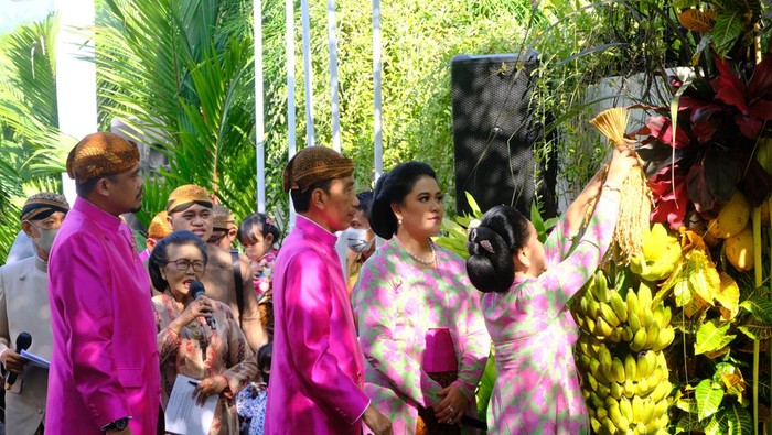 Presiden Jokowi Pasang Bleketepe, Solo, Jumat (9/12/2022). Presiden Jokowi Pasang Bleketepe, Solo, Jumat (9/12/2022).