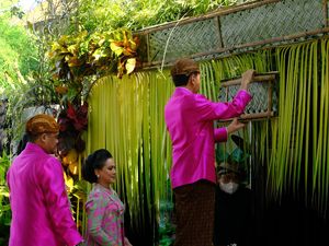 Makna Pemasangan Bleketepe, Salah Satu Prosesi dalam Pernikahan Adat Jawa