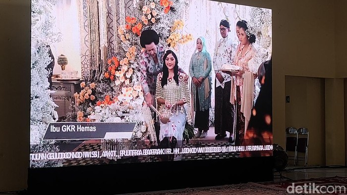 Prosesi siraman Erina oleh GKR Hemas di Sleman, Jumat (9/12/2022).