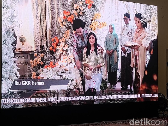 Prosesi siraman Erina oleh GKR Hemas di Sleman, Jumat (9/12/2022).
