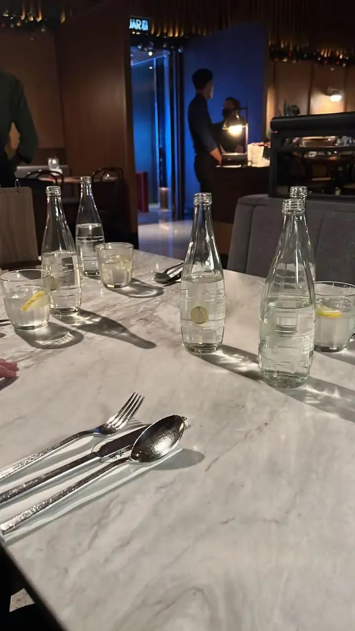 Rayakan Ultah di Resto Terkenal, Pria Ini Kecewa Kuenya Dibuang Pelayan!