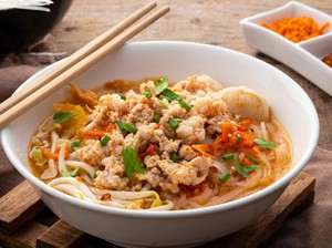 Resep Mie Ayam Kuah Asam Pedas, Cocok Buat Makan Malam