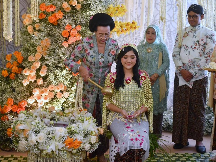 Siraman Erina Gudono, Sleman, Jumat (9/12/2022).