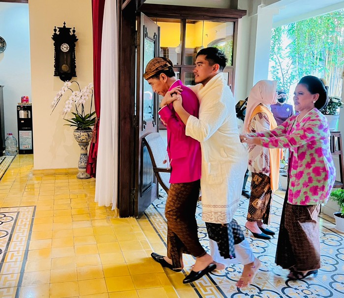 Siraman Kaesang Pangarep menjelang pernikahannya dengan Erina Gudono, Solo, Jumat (9/12/2022).