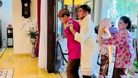 Jokowi melakukan prosesi menggendong Kaesang, Jumat (9/12/2022).