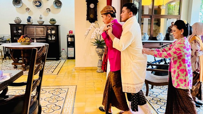 Siraman Kaesang Pangarep menjelang pernikahannya dengan Erina Gudono, Solo, Jumat (9/12/2022).