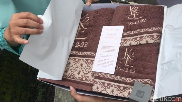 Souvenir siraman Erina Gudono calon istri Kaesang Pangarep