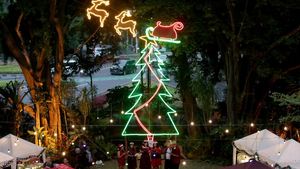 Suasana Natal Ala Eropa di Tugu Kunstkring Paleis
