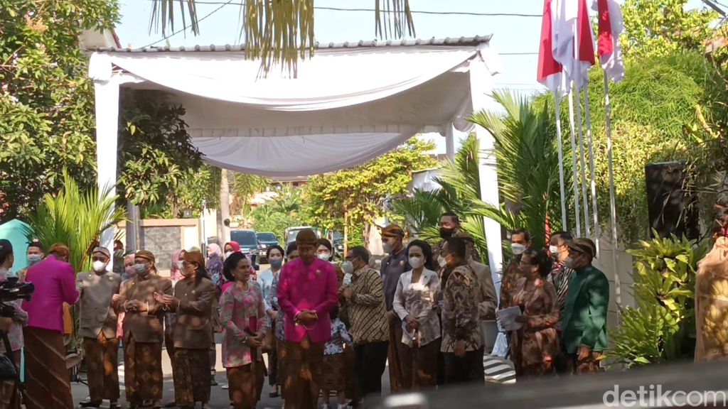 Suasana rumah Presiden Joko Widodo jelang siraman Kaesang di Sumber, Solo, Jumat (9/12/2022).