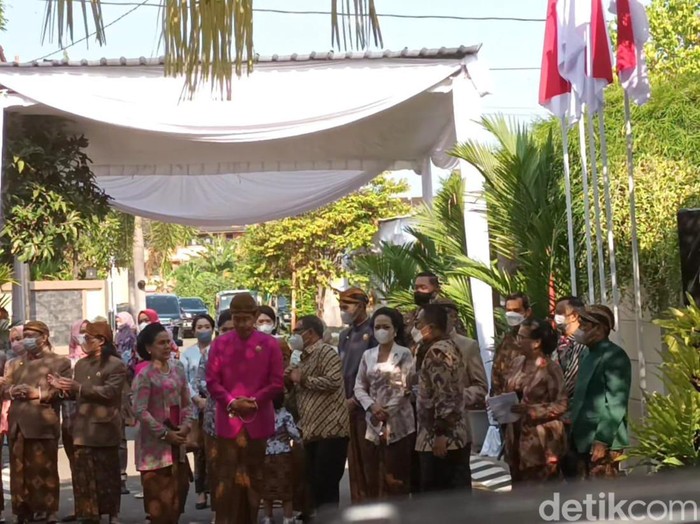 Suasana rumah Presiden Joko Widodo jelang siraman Kaesang di Sumber, Solo, Jumat (9/12/2022). Suasana rumah Presiden Joko Widodo jelang siraman Kaesang di Sumber, Solo, Jumat (9/12/2022).
