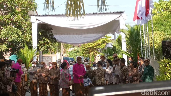 Suasana rumah Presiden Joko Widodo jelang siraman Kaesang di Sumber, Solo, Jumat (9/12/2022).