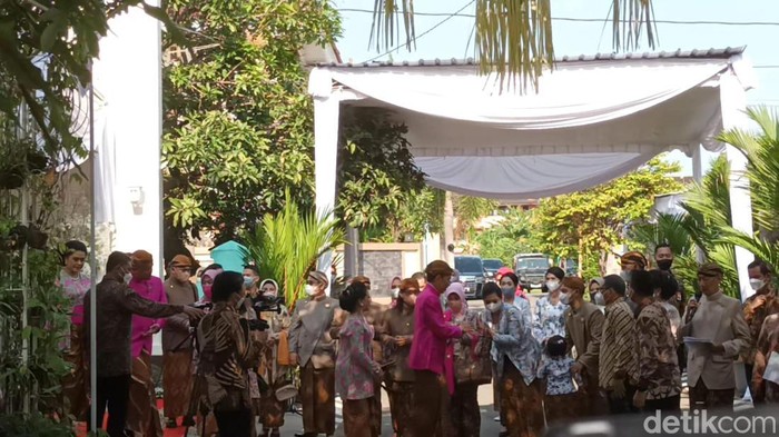Suasana rumah Presiden Joko Widodo jelang siraman Kaesang di Sumber, Solo, Jumat (9/12/2022).