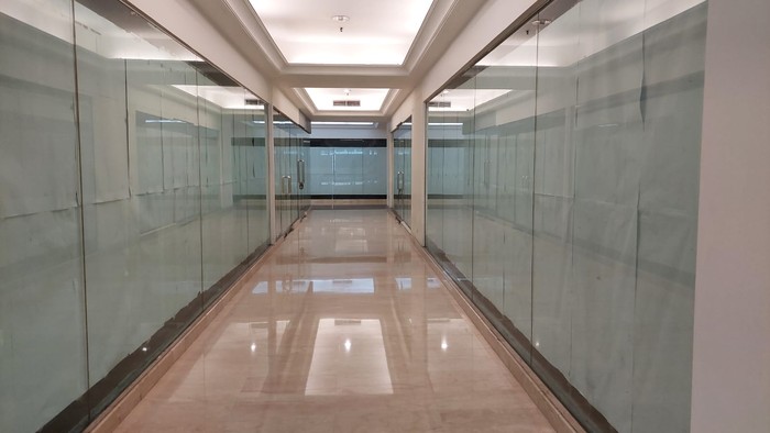 Suasana Sepinya Ratu Plaza, Senayan, Jakarta Pusat Suasana Sepinya Ratu Plaza, Senayan, Jakarta Pusat