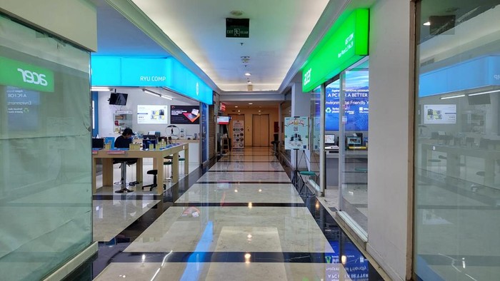 Suasana Sepinya Ratu Plaza yang berlokasi di Senayan, Jakarta Pusat