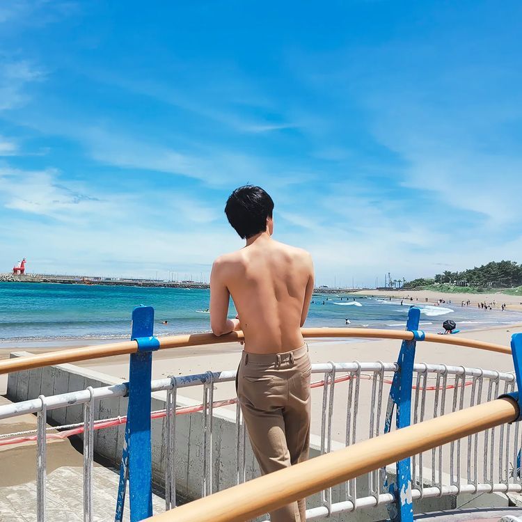 Contoh tato simpel para artis.