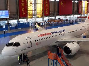 China Luncurkan Pesawat C919, Diharapkan Saingi Boeing-Airbus