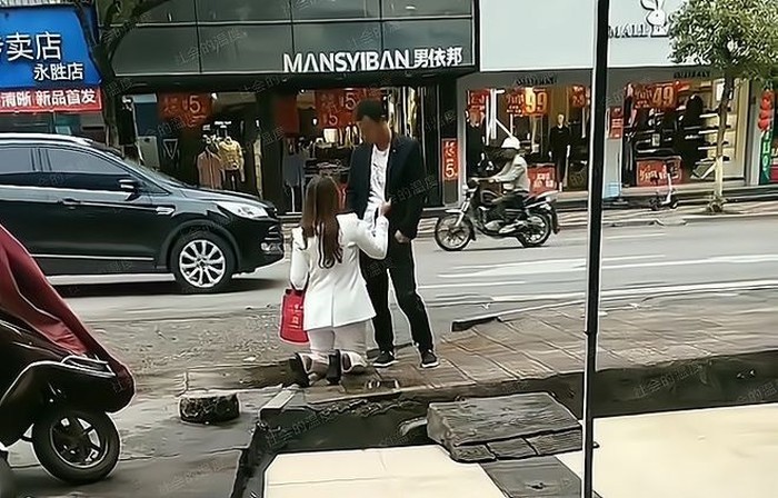 video viral video viral wanita berlutut memohon kepada suaminya