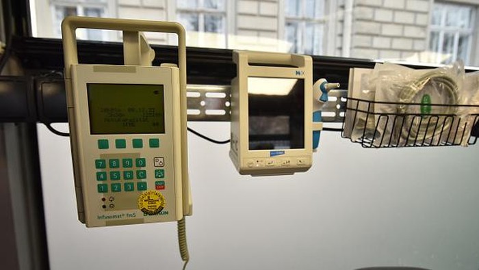 LVIV, UKRAINE - DECEMBER 8: A view of the equipped mobile hospital for the Medical Forces of the Armed Forces during its presentation in Lviv on December 8, 2022. It has three operating tables, five intensive care units, dentistry. The hospital may be several tens of kilometers away from the fighting zone. The hospital can simultaneously treat up to 10 wounded and stabilize more than 80 people per day. (Photo by Pavlo Palamarchuk/Anadolu Agency via Getty Images)