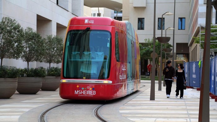 Wujud Trem Doha yang Hilir Mudik Angkut Penonton Piala Dunia DOHA, QATAR - NOVEMBER 9: The Doha Metro and trams will provide service for tourists to attend the stadiums during the FIFA World Cup in Qatar. There are three tram lines, which are Lusail, Education City and Msheireb. On November 9, 2022 in Doha, Qatar. (Photo credit should read Sidhik Keerantakath/ Eyepix Group/Future Publishing via Getty Images)