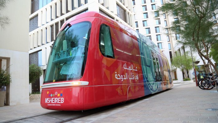 Wujud Trem Doha yang Hilir Mudik Angkut Penonton Piala Dunia DOHA, QATAR - NOVEMBER 9: The Doha Metro and trams will provide service for tourists to attend the stadiums during the FIFA World Cup in Qatar. There are three tram lines, which are Lusail, Education City and Msheireb. On November 9, 2022 in Doha, Qatar. (Photo credit should read Sidhik Keerantakath/ Eyepix Group/Future Publishing via Getty Images)
