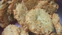 Punya stok teri nasi? Coba bikin jadi perkedel yang renyah ini. Bisa buat lauk maupun camilan. Bikinnya gampang, tinggal contek resep di sini. Foto: Krisna Muslim 