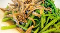 Memasuki tanggal tua, kamu bisa bikin menu murah nan enak. Ada tumis kangkung teri jengki yang renyah segar. Ini cara bikinnya. Foto: iStock 