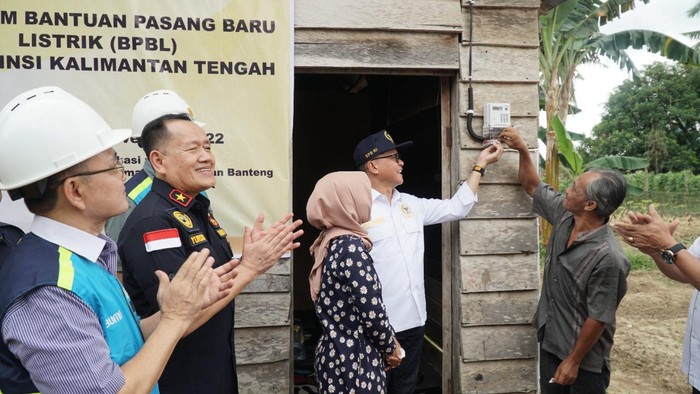 4.797 Keluarga di Kalselteng Dapat Sambungan Listrik PLN Gratis