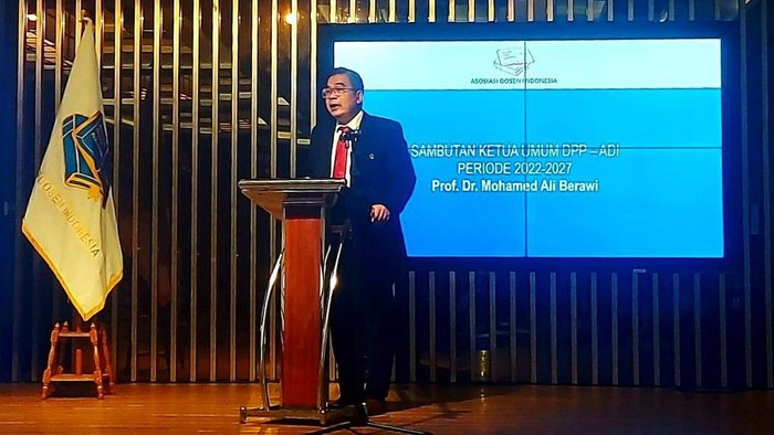 Asosiasi Dosen Indonesia (ADI) melantik DPP periode 2022- 2027 di Jakarta. Pelantikan dibuka dengan seminar nasional.
