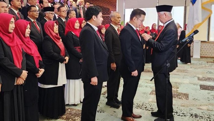ADI Siap Membumikan Karya-karya Akademik Kampus Asosiasi Dosen Indonesia (ADI) melantik DPP periode 2022- 2027 di Jakarta. Pelantikan dibuka dengan seminar nasional.