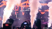 Penampilan Robbert van de Corput alias Hardwell sukses membuat penonton DWP enggan beranjak. Foto: Andhika Prasetia/ detikcom