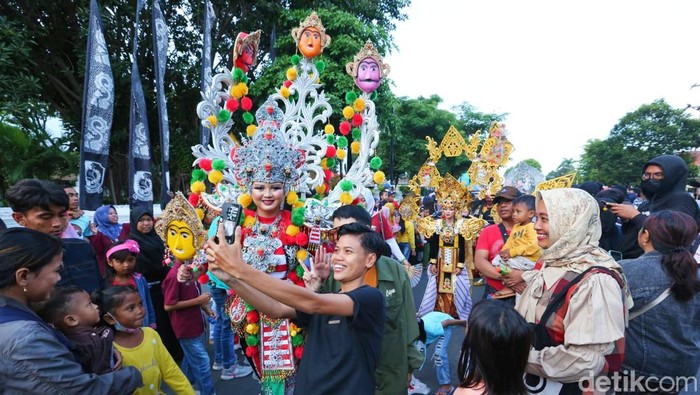 Banyuwangi Ethno Carnival yang juga mengangkat ekonomi UMK