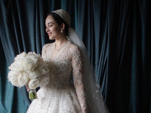 Foto: Penampilan Chelsea Islan bak Putri Raja saat Menikah di Katedral